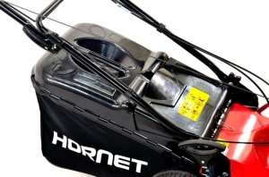 Kosiarka Spalinowa z napędem i wyrzutem bocznym