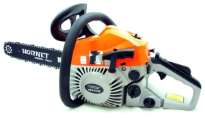 Piła Spalinowa z silnikiem dwusuwowym 